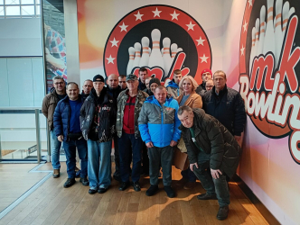 Wyjazd mieszkańców Domu na kręgle.