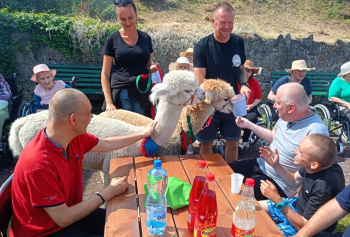 Mieszkańcy Domu na spotkaniu w DPS w Kurozwękach.