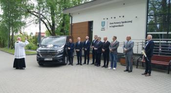 Poświęcenie nowego samochodu w DPS w Łagiewnikach.