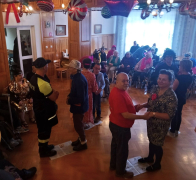 Zabawa karnawałowa w DPS w Kurozwękach.