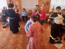 Zabawa karnawałowa w DPS w Kurozwękach.