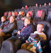 Wyjazd mieszkańców do kina.