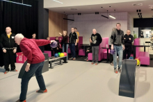 Wyjazd mieszkańców Domu na kręgle.