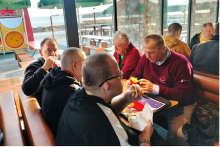 Wyjazd mieszkańców Domu na kręgle.