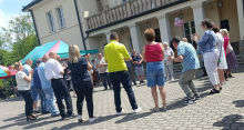 Mieszkańcy Domu na majówce w DPS w Słupi.