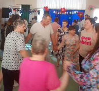 Mieszkańcy Domu na spotkaniu sobótkowym w DPS w Zborowie.