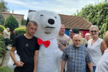 Mieszkańcy Domu na imprezie integracyjnej w DPS w Ostrowcu Świętokrzyskim.