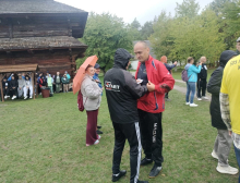 Mieszkańcy Domu podczas biegów przełajowych w Tokarni.